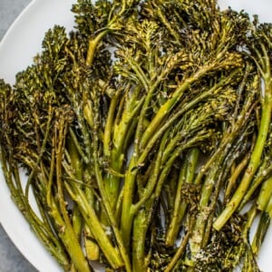 This balsamic parmesan roasted broccolini has the delicious flavors of parmesan cheese and balsamic vinegar. It only takes a few minutes to prepare and 15 minutes to cook.